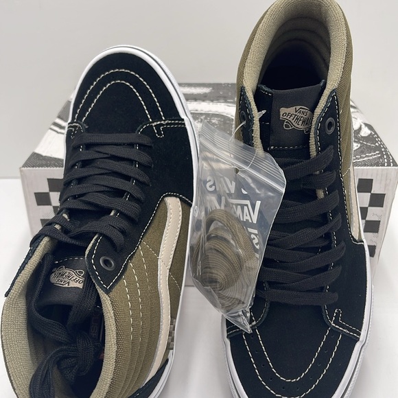 Vans Men’s Skate Sk8-Hi Black/Olive
VN0A5FCCBKO Sneakers - Picture 8 of 16